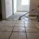 Adeus piso de cerâmica: o revestimento que pode cobrir o chão antigo sem quebrar tudo na reforma