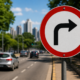 O que significa a placa circular com borda vermelha que muitos motoristas interpretam de forma errada