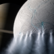 O satélite natural que libera gigantescas plumas de água no espaço continuamente