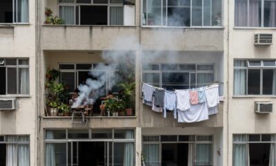 Morador coloca churrasqueira na varanda para aproveitar melhor o espaço, mas regra interna acaba iniciando revolta entre vizinhos
