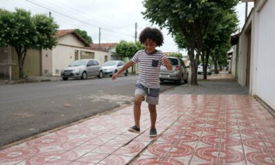 A psicologia aponta que crianças que não pisavam na linha das cerâmicas enquanto caminhavam na rua podem ter desenvolvido uma habilidade importante