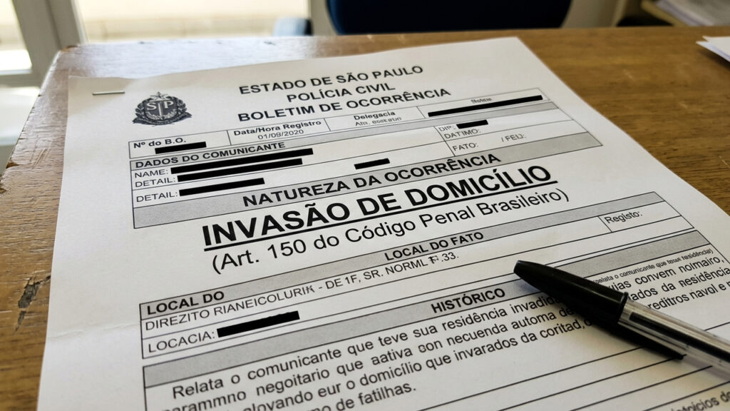 Inquilino acorda com proprietário usando chave reserva para entrar na casa sem autorização e registra 1 Boletim de Ocorrência por invasão