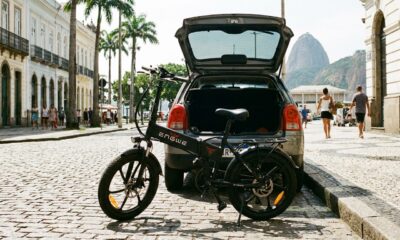 Bicicleta elétrica dobrável com autonomia de até 100 km chama atenção pela praticidade e preço mais baixo