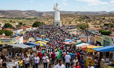 Parece a Toscana, mas é o Cariri: A cidade que recebe 8 vezes sua população em romeiros e movimenta R$ 375 milhões por ano com a fé em Padre Cícero