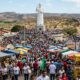 Parece a Toscana, mas é o Cariri: A cidade que recebe 8 vezes sua população em romeiros e movimenta R$ 375 milhões por ano com a fé em Padre Cícero