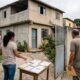 Família mora há mais de 5 anos em terreno abandonado, gasta R$ 80 mil para construir uma casa, mas o dono aparece exigindo a saída imediata e a família vai à justiça