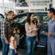 Família compra SUV zero no consórcio com carta de crédito de R$ 120 mil, retira o veículo e em 22 dias o painel acende 3 luzes de falha, concessionária segura o carro por 45 dias na oficina e devolve com o mesmo problema
