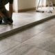 Como assentar porcelanato 70x70 e deixar as peças niveladas com juntas uniformes