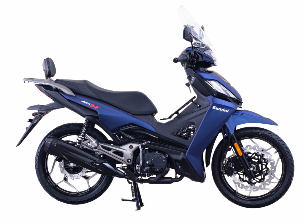 Nova moto de 125 cc aposta em baixo consumo e itens que costumam aparecer em modelos mais caros