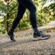 3 maneiras de transformar uma caminhada comum em um treino mais completo
