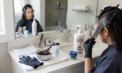 O cabeleireiro Rodrigo Cintra explica como colorir os cabelos brancos em casa, cobrir a raiz por completo e evitar manchas no comprimento dos fios