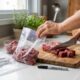 Pode congelar carne descongelada de novo? Especialistas explicam quando isso é seguro e quando vira risco