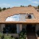 Engenheiro explica como reduzir a entrada de calor na casa sem trocar o telhado