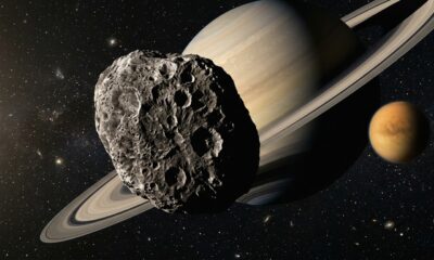 A lua que leva mais tempo para girar sobre si mesma do que para dar uma volta em seu planeta
