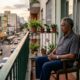 Segundo a psicologia, o silêncio de muitos idosos não acontece por falta de palavras, mas por um vazio emocional difícil de explicar