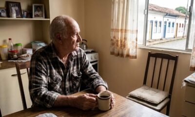 A psicologia explica que a tristeza após os 70 não nasce apenas da idade, mas pode revelar falta de vínculos e propósito