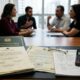 Idoso deixa R$ 2 milhões para cuidadora que morava com ele, mas filhos foram à Justiça contra o testamento