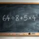 A conta 64 ÷ 8 + 5 × 4 testa se você ainda lembra a regra da escola