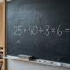Resolva 25 + 40 ÷ 8 × 6 e prove que sua memória escolar ainda funciona