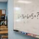 Resolva 61 + 36 ÷ 6 × 5 em 30 segundos e teste sua memória matemática