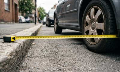 Homem estaciona carro por poucos minutos, volta da padaria e encontra multa que ele nem sabia que existia