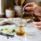 Mistura de essência de baunilha com água filtrada: para que serve o truque das corretoras de imóveis para perfumar a casa antes de visitas