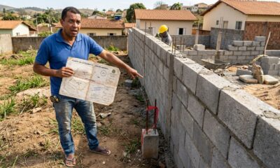 Vizinho constrói o muro alguns metros além da divisa por engano e gasta R$ 40 mil usando a área por anos, mas quando o terreno ao lado é vendido o novo proprietário exige a demolição e a "invasão acidental" vira caso de Justiça