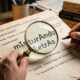 Segundo a psicologia, as pessoas que escrevem misturando as letras minúsculas e maiúsculas demonstram uma necessidade de diferenciação dos demais