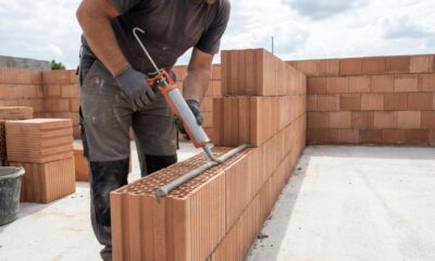 Aplicação de argamassa polimérica: para que serve e por que está ganhando espaço nas construções