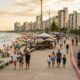 A praia a 72 km de São Paulo onde Pelé viveu seus dias como recruta e que atrai 2 milhões de turistas no verão