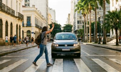 A psicologia aponta que levantar a mão para agradecer no trânsito parece detalhe, mas pode revelar inteligência social