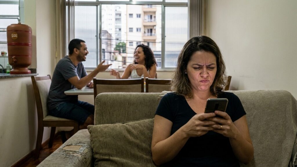 Citação do dia de Confúcio, professor e filósofo chinês: “É mais vergonhoso desconfiar dos amigos do que ser enganado por eles.” Uma lição antiga sobre confiança e amizade