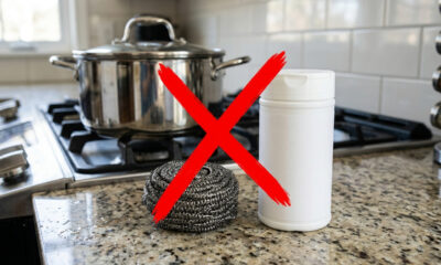 Sem palha de aço abrasiva, nem saponáceo: o truque simples para limpar o fundo das panelas de inox e tirar aquele tom amarelado de queimado