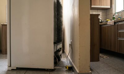 Qual a distância mínima que você deve deixar entre a geladeira e a parede?