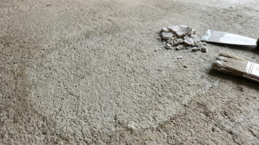 Mistura de talco com álcool líquido: para que serve a pasta de remoção rápida que suga manchas recentes de graxa e óleo de motor