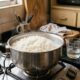 Chefs de cozinha concordam: "Coloque uma colher de vinagre na água de cozimento do arroz". Uma dica simples que faz toda a diferença