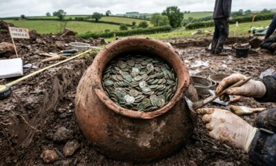 O caçador de relíquias que encontrou centenas de moedas romanas e revelou um dos maiores tesouros da Europa