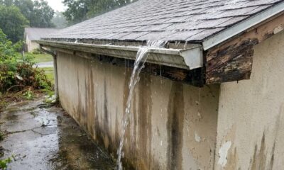 O erro na instalação da calha que pode causar umidade e manchas na fachada