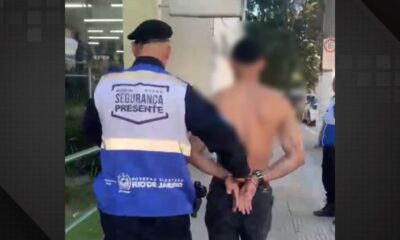 Motorista tenta atropelar policiais durante perseguição e acaba preso com arma no RJ