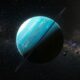 Por que Urano gira praticamente de lado em relação aos outros planetas?