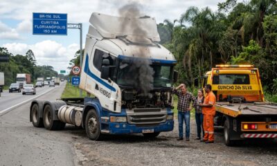 Fazendeiro arrenda 50 hectares para plantar soja a R$ 1.800 por hectare ao ano, gasta R$ 90 mil de arrendamento, R$ 62 mil de insumos e R$ 28 mil de colheita mecanizada, colhe 3.000 sacas a R$ 115 a saca, fatura R$ 345 mil e lucra R$ 165 mil