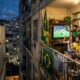 Morador convidou 27 pessoas para assistir ao jogo na varanda, transformando tudo em uma grande confusão entre os vizinhos