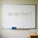 Calcule (42 + 30) ÷ 9 × 5 e teste o que você lembra das aulas de matemática