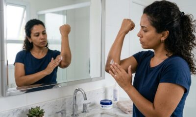 O hábito diário que pode estar escurecendo seus cotovelos