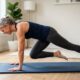 Atleta olímpica de 59 anos mostra 5 exercícios em 5 minutos para mulheres acima dos 50 anos