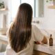 Especialistas explicam por que o cabelo muda depois dos 30 e como recuperar o brilho e a maciez