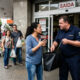 Cliente apita na porta da loja, segurança exige revistar a bolsa na frente de todos e comércio é condenado a pagar R$ 15 mil por vexame