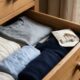 Colocar pedaços de giz dentro do guarda-roupa: para que serve e por que recomendam esse truque simples