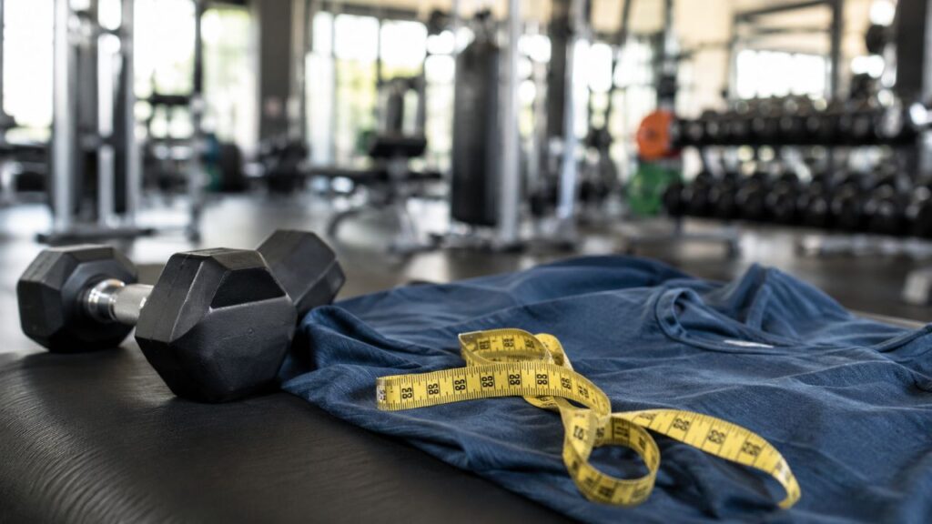 Começar a fazer musculação pode aumentar o seu peso na balança nas primeiras semanas, mesmo que você esteja perdendo gordura