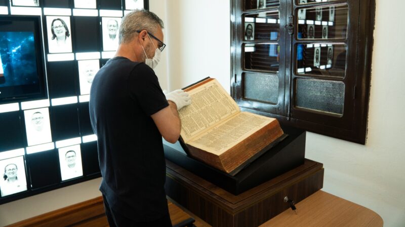 A Bíblia de quase 300 anos preserva um capítulo fascinante da imigração alemã no Brasil